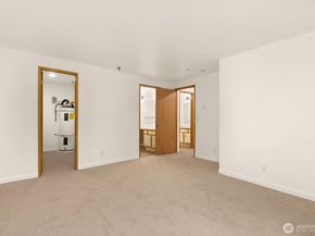 975 Aberdeen Avenue NE D203, Renton WA 98056
