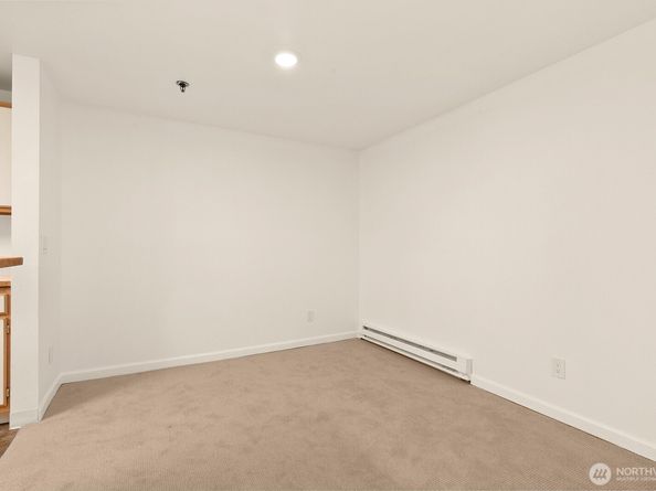975 Aberdeen Avenue NE D203, Renton WA 98056