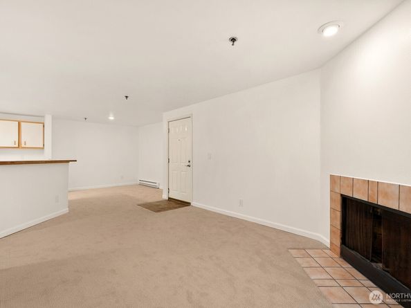 975 Aberdeen Avenue NE D203, Renton WA 98056