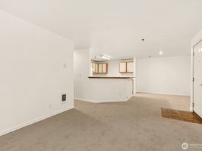 975 Aberdeen Avenue NE D203, Renton WA 98056