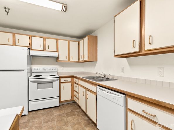 975 Aberdeen Avenue NE D203, Renton WA 98056