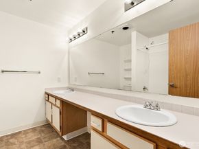 975 Aberdeen Avenue NE D203, Renton WA 98056
