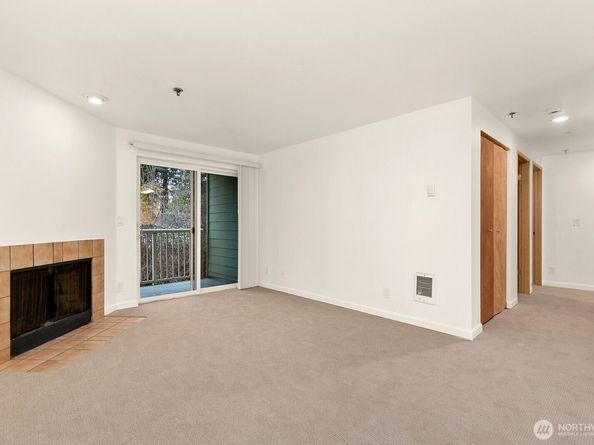 975 Aberdeen Avenue NE D203, Renton WA 98056