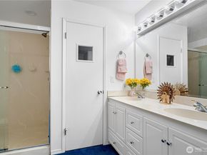 17050 Northup Way 5, Bellevue WA 98008