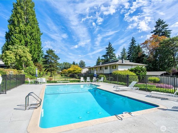 17050 Northup Way 5, Bellevue WA 98008