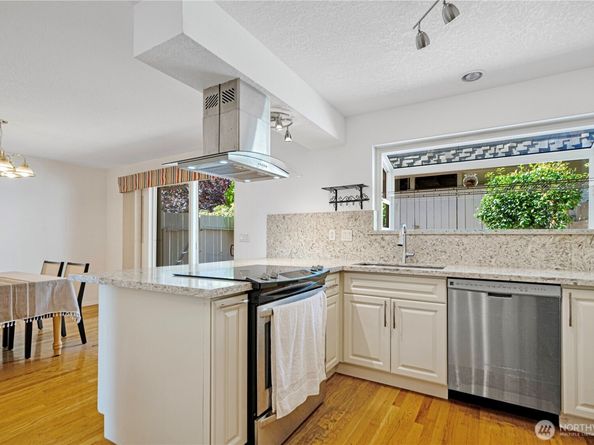 17050 Northup Way 5, Bellevue WA 98008