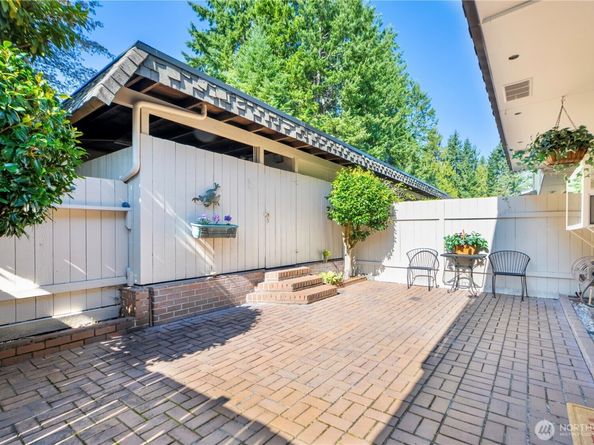 17050 Northup Way 5, Bellevue WA 98008