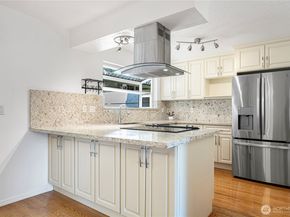 17050 Northup Way 5, Bellevue WA 98008