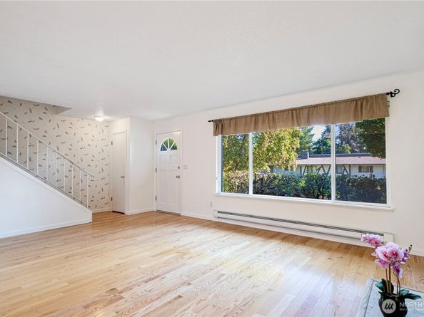 17050 Northup Way 5, Bellevue WA 98008