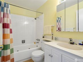 17050 Northup Way 5, Bellevue WA 98008