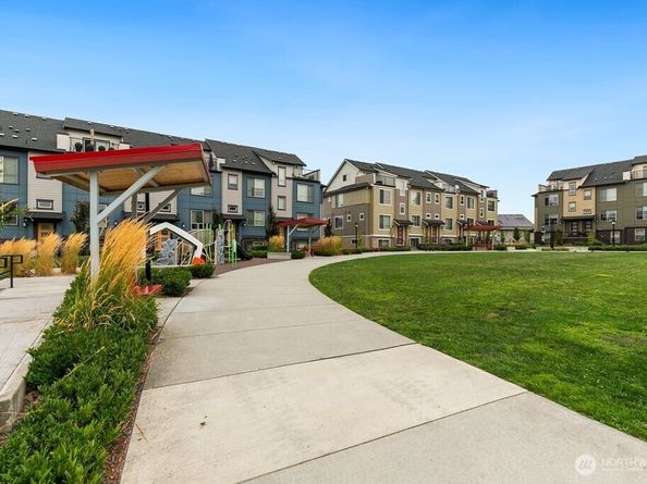 966 6th Walk NE, Issaquah WA 98029