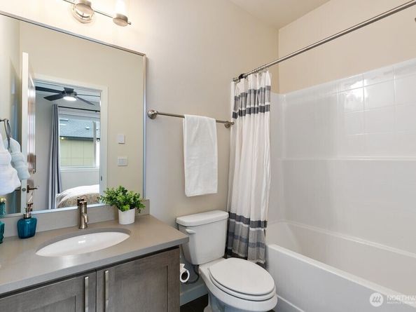 966 6th Walk NE, Issaquah WA 98029