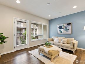 966 6th Walk NE, Issaquah WA 98029