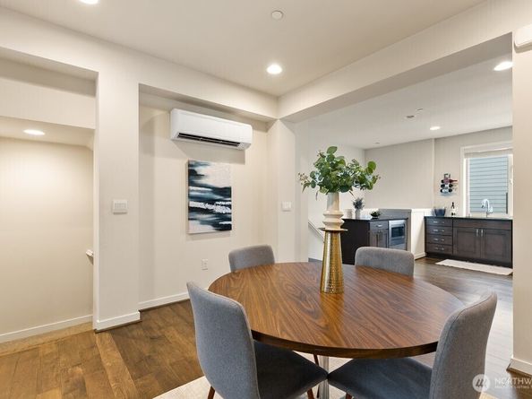 966 6th Walk NE, Issaquah WA 98029