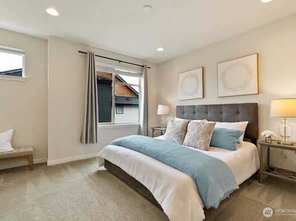 966 6th Walk NE, Issaquah WA 98029