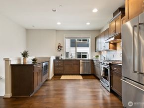 966 6th Walk NE, Issaquah WA 98029