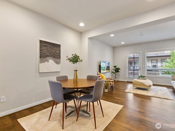 966 6th Walk NE, Issaquah WA 98029