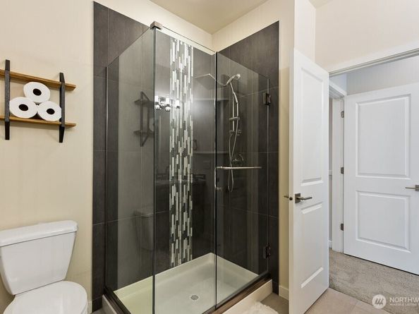 966 6th Walk NE, Issaquah WA 98029
