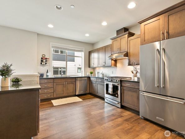 966 6th Walk NE, Issaquah WA 98029