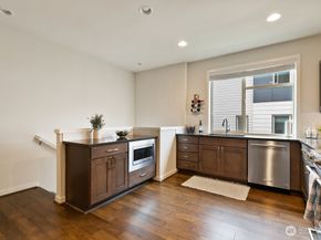 966 6th Walk NE, Issaquah WA 98029