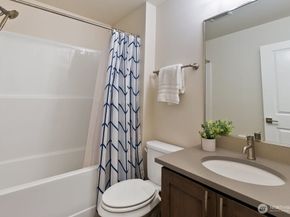 966 6th Walk NE, Issaquah WA 98029