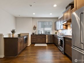 966 6th Walk NE, Issaquah WA 98029