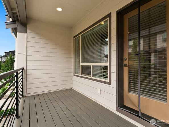 966 6th Walk NE, Issaquah WA 98029