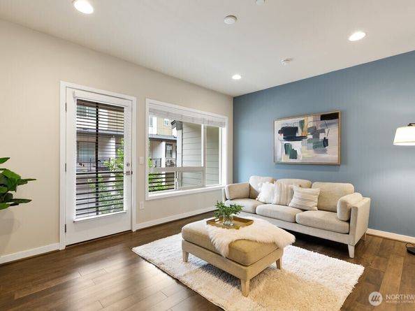 966 6th Walk NE, Issaquah WA 98029