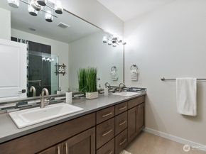 966 6th Walk NE, Issaquah WA 98029
