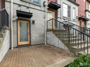 966 6th Walk NE, Issaquah WA 98029