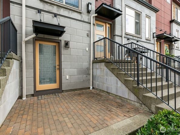 966 6th Walk NE, Issaquah WA 98029