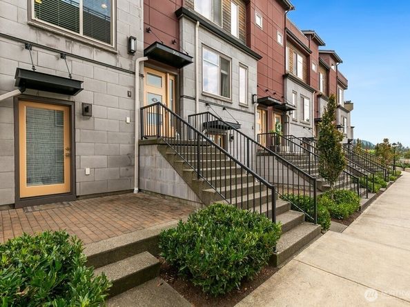 966 6th Walk NE, Issaquah WA 98029