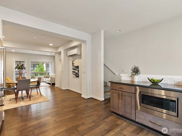 966 6th Walk NE, Issaquah WA 98029