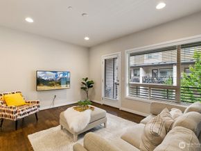966 6th Walk NE, Issaquah WA 98029