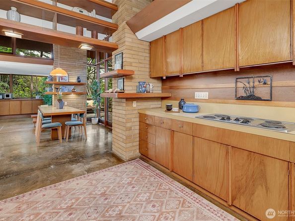 4030 NE 104th Street, Seattle WA 98125