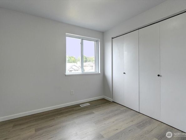 32837 17th Avenue SW, Federal Way WA 98023