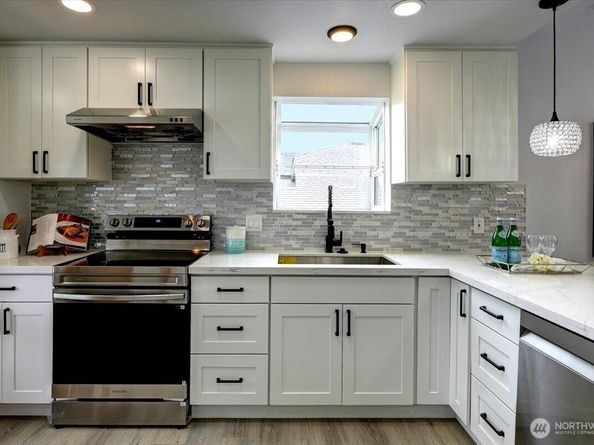 32837 17th Avenue SW, Federal Way WA 98023