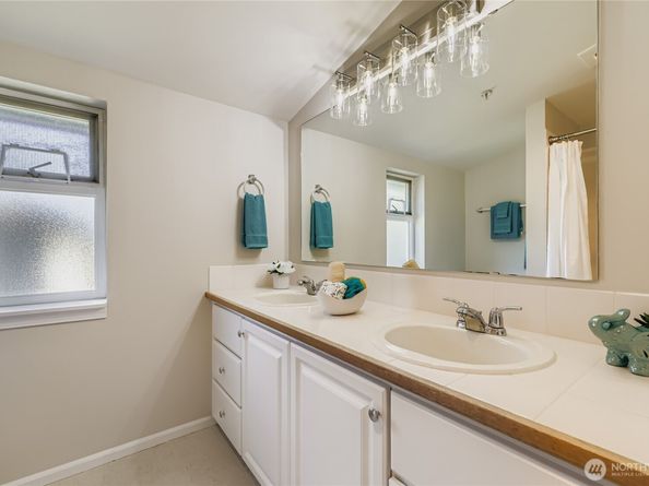 1526 NW 58th Street 202, Seattle WA 98107