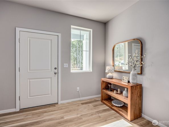 102 NE Shadowhawk Lane, Bremerton WA 98311