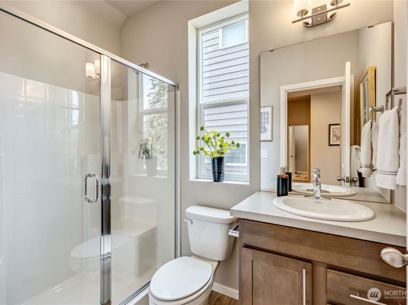 102 NE Shadowhawk Lane, Bremerton WA 98311