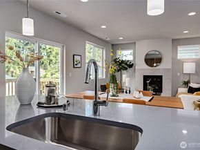 102 NE Shadowhawk Lane, Bremerton WA 98311