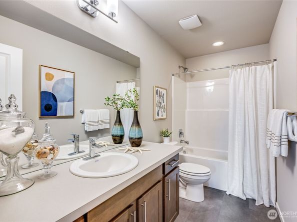 102 NE Shadowhawk Lane, Bremerton WA 98311