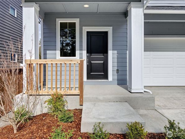 102 NE Shadowhawk Lane, Bremerton WA 98311