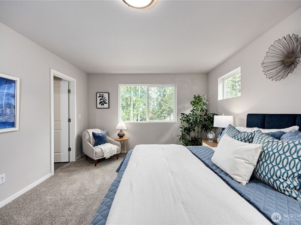 102 NE Shadowhawk Lane, Bremerton WA 98311