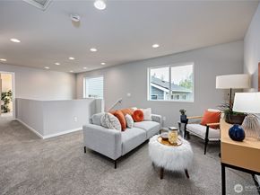 102 NE Shadowhawk Lane, Bremerton WA 98311