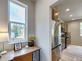 102 NE Shadowhawk Lane, Bremerton WA 98311