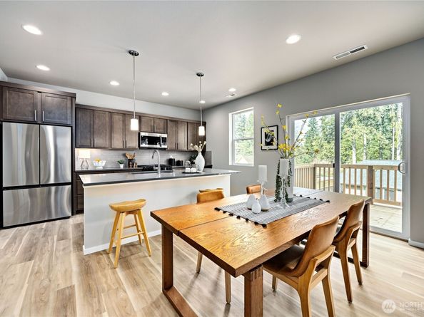 102 NE Shadowhawk Lane, Bremerton WA 98311