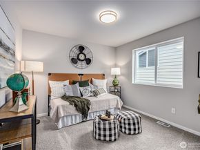 102 NE Shadowhawk Lane, Bremerton WA 98311