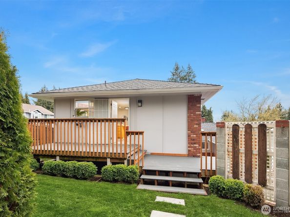 405 240th Street SW, Bothell WA 98021