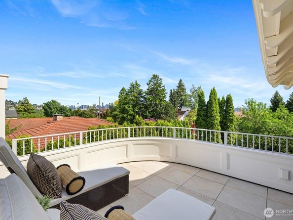 2720 W Galer Street, Seattle WA 98199